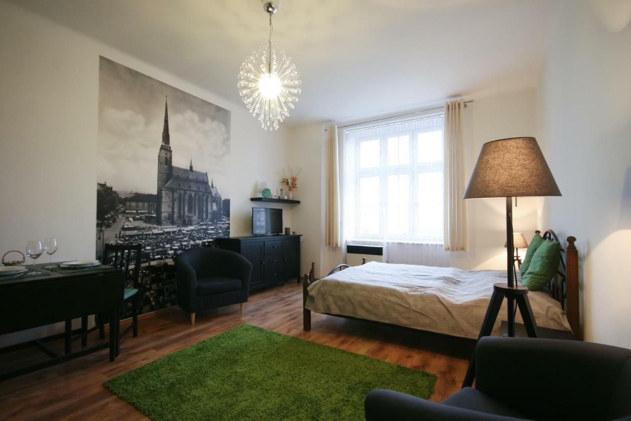 Apartman Mrakodrap Plzen Luaran gambar